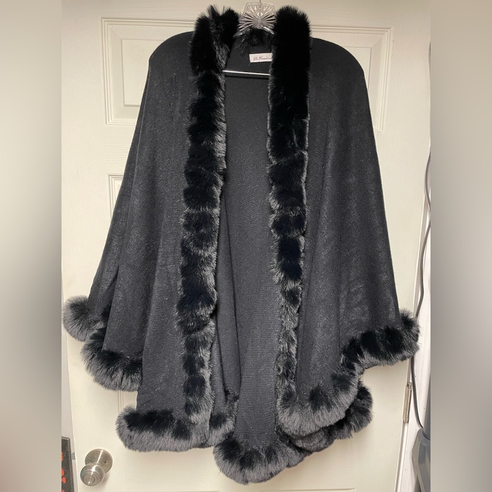 Faux fur shawl NWOT